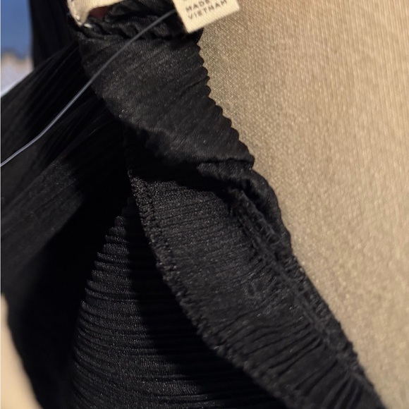 Madewell Black Pleated Off-Shoulder Blouse - Picture 3 of 4